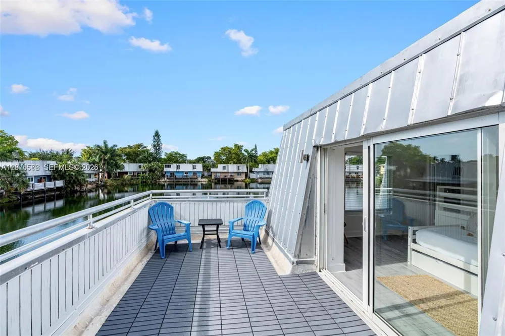 1370 NE 40th Dr Oakland Park, FL 33334