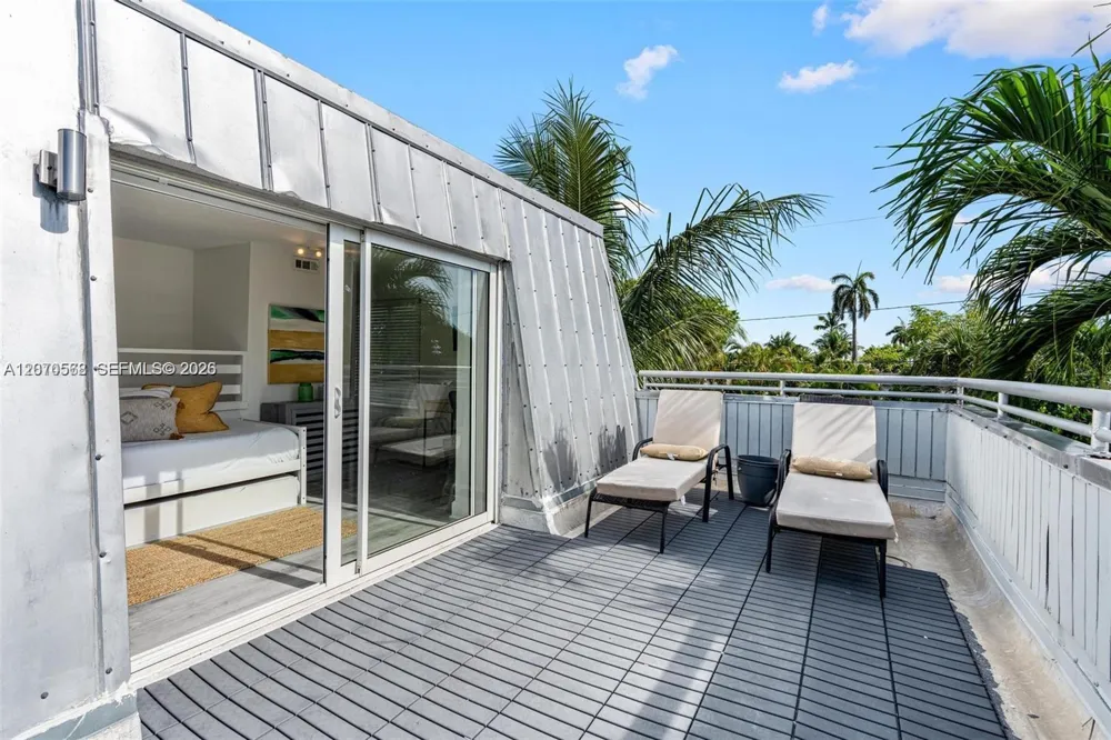 1370 NE 40th Dr Oakland Park, FL 33334