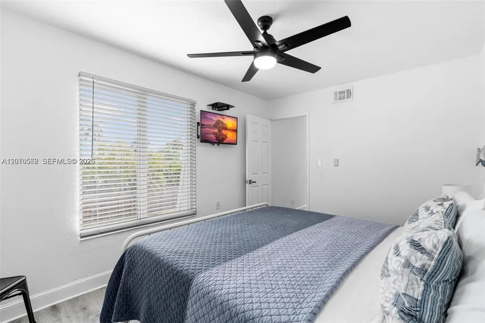 1370 NE 40th Dr Oakland Park, FL 33334