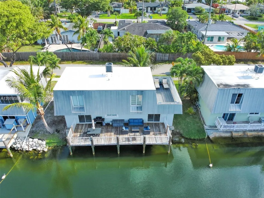 1370 NE 40th Dr Oakland Park, FL 33334