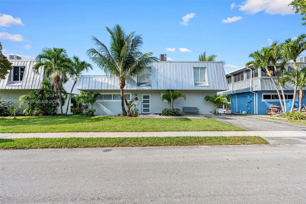 1370 NE 40th Dr Oakland Park, FL 33334