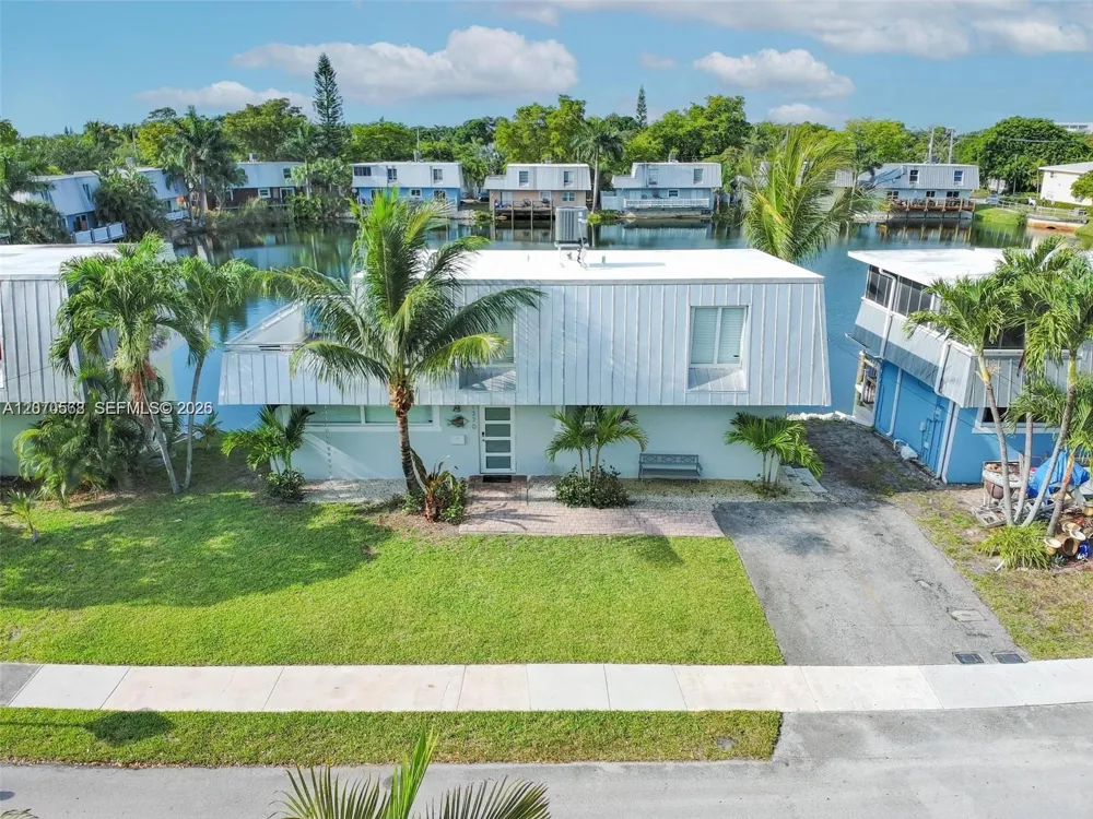1370 NE 40th Dr Oakland Park, FL 33334
