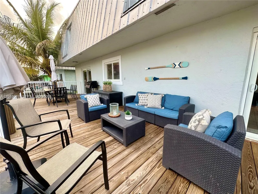1370 NE 40th Dr Oakland Park, FL 33334