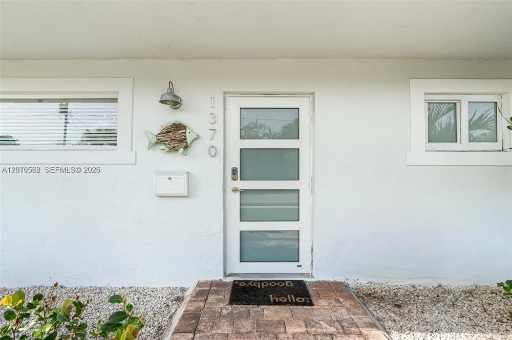 1370 NE 40th Dr Oakland Park, FL 33334