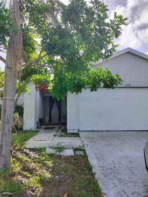 213 Woodbridge Dr