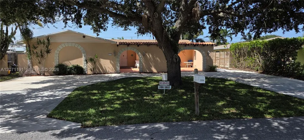 2359 Wallen Dr Palm Beach Gardens, FL 33410