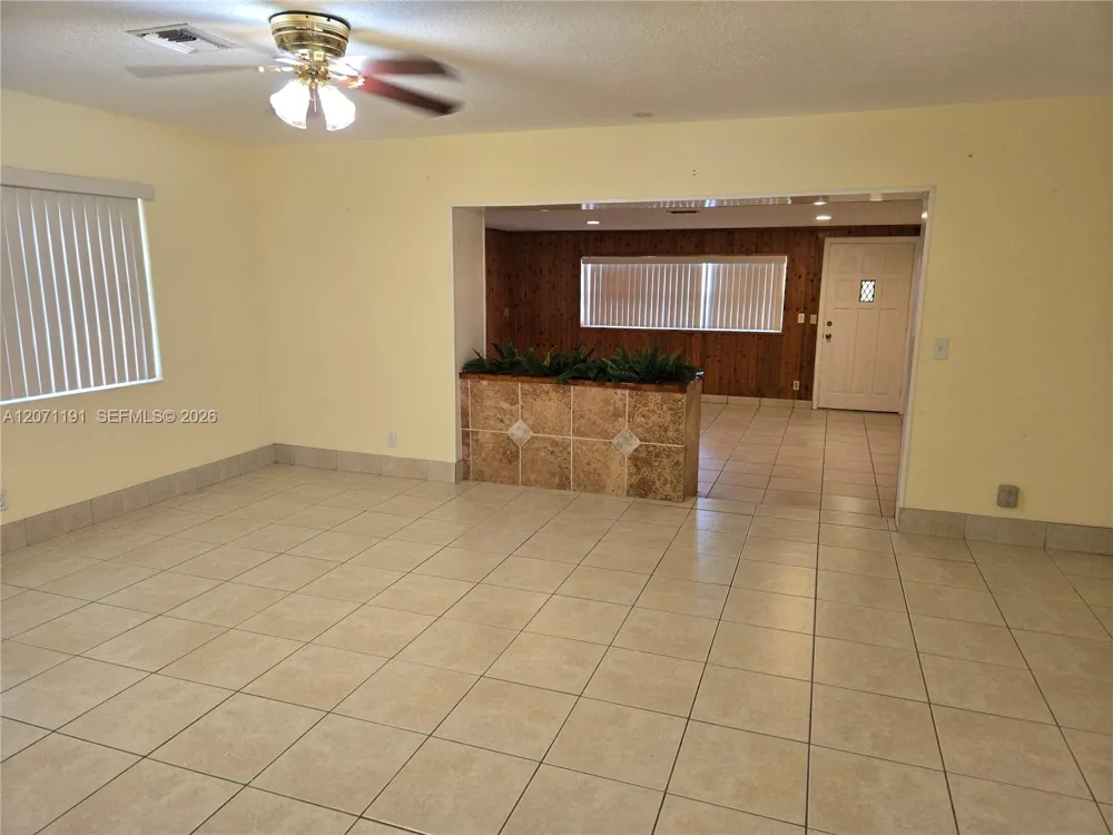 2359 Wallen Dr Palm Beach Gardens, FL 33410
