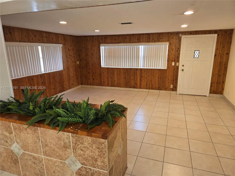 2359 Wallen Dr Palm Beach Gardens, FL 33410