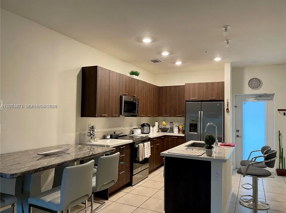 8201 NW 41st St #D-302 Doral, FL 33166