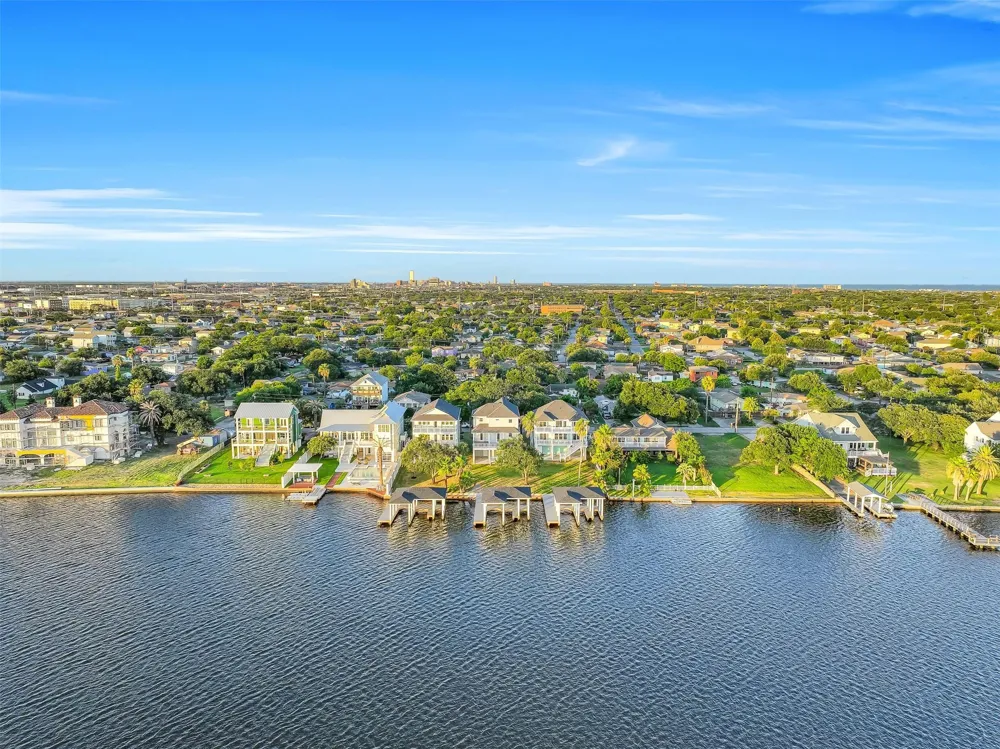 1515 Bayou Shore Drive Galveston, TX 77551