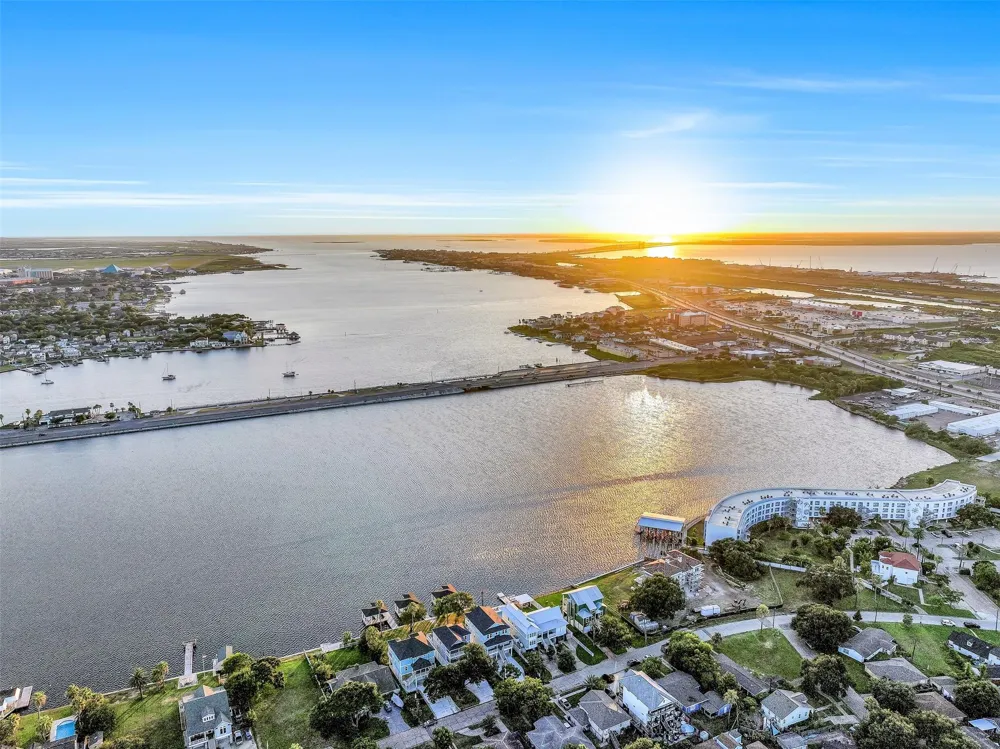 1515 Bayou Shore Drive Galveston, TX 77551