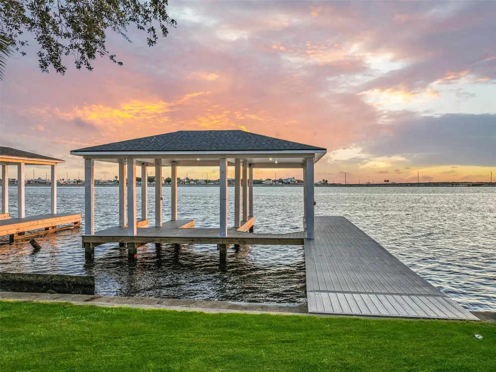1515 Bayou Shore Drive Galveston, TX 77551