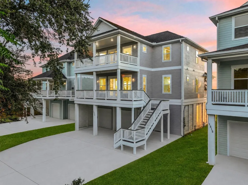 1517 Bayou Shore Drive Galveston, TX 77551
