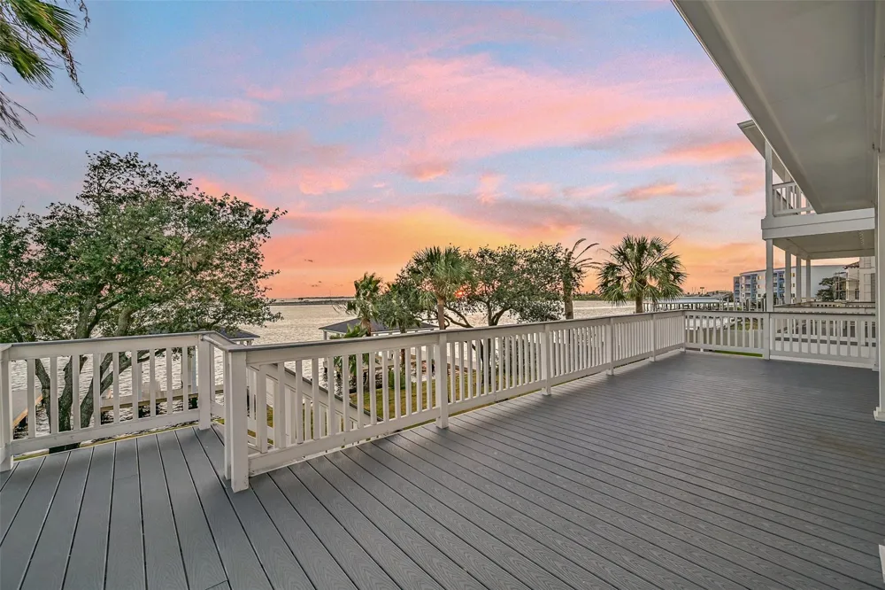 1517 Bayou Shore Drive Galveston, TX 77551