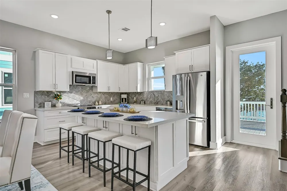 1517 Bayou Shore Drive Galveston, TX 77551