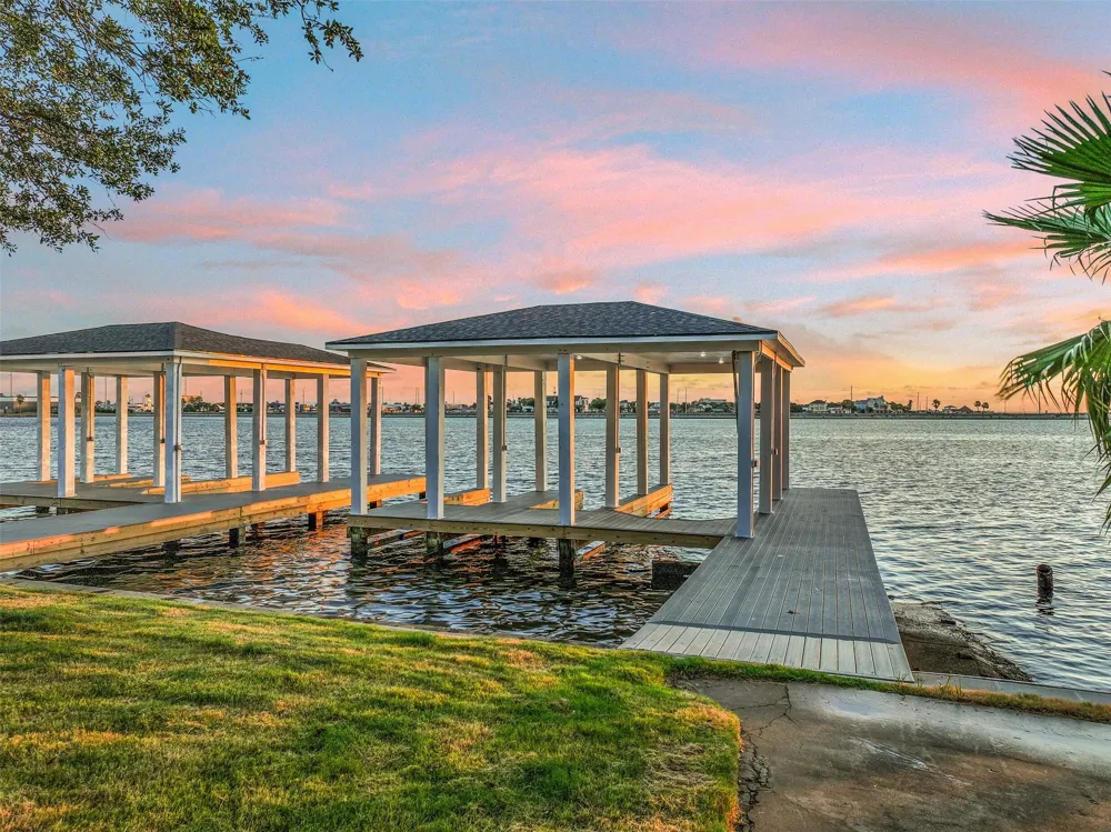 1517 Bayou Shore Drive Galveston, TX 77551