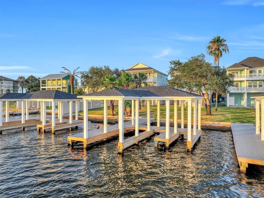 1517 Bayou Shore Drive Galveston, TX 77551