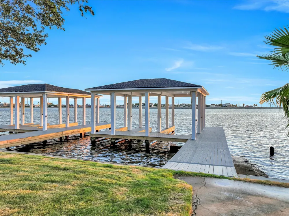 1517 Bayou Shore Drive Galveston, TX 77551