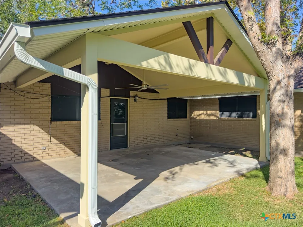 1209 E Morgan Cuero, TX 77954