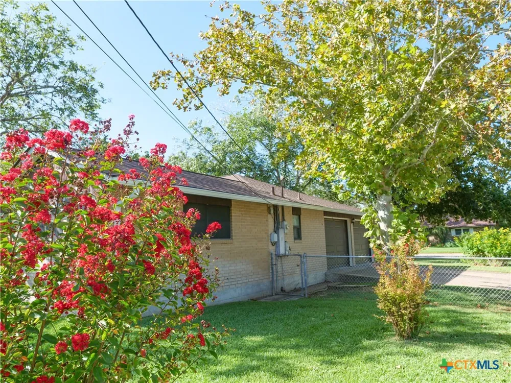1209 E Morgan Cuero, TX 77954