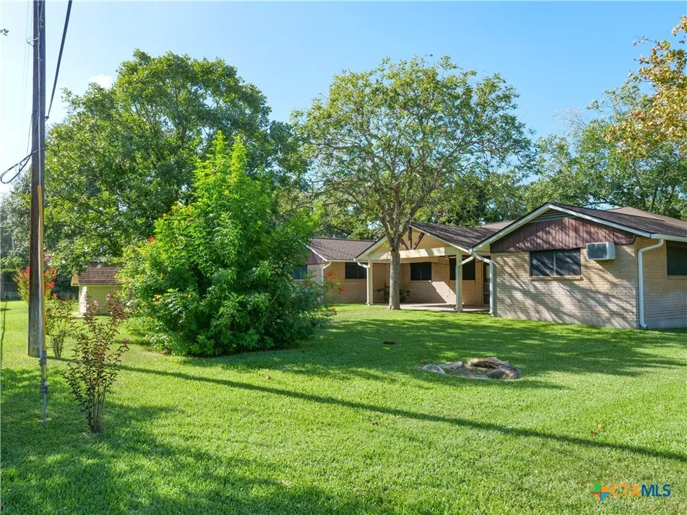 1209 E Morgan Cuero, TX 77954