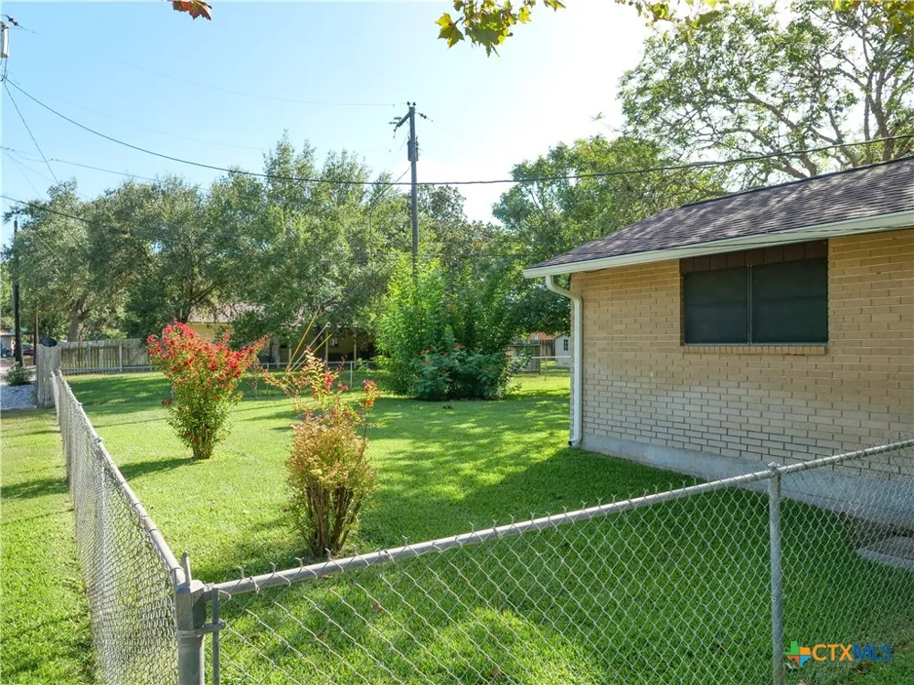 1209 E Morgan Cuero, TX 77954