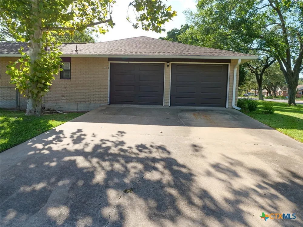 1209 E Morgan Cuero, TX 77954