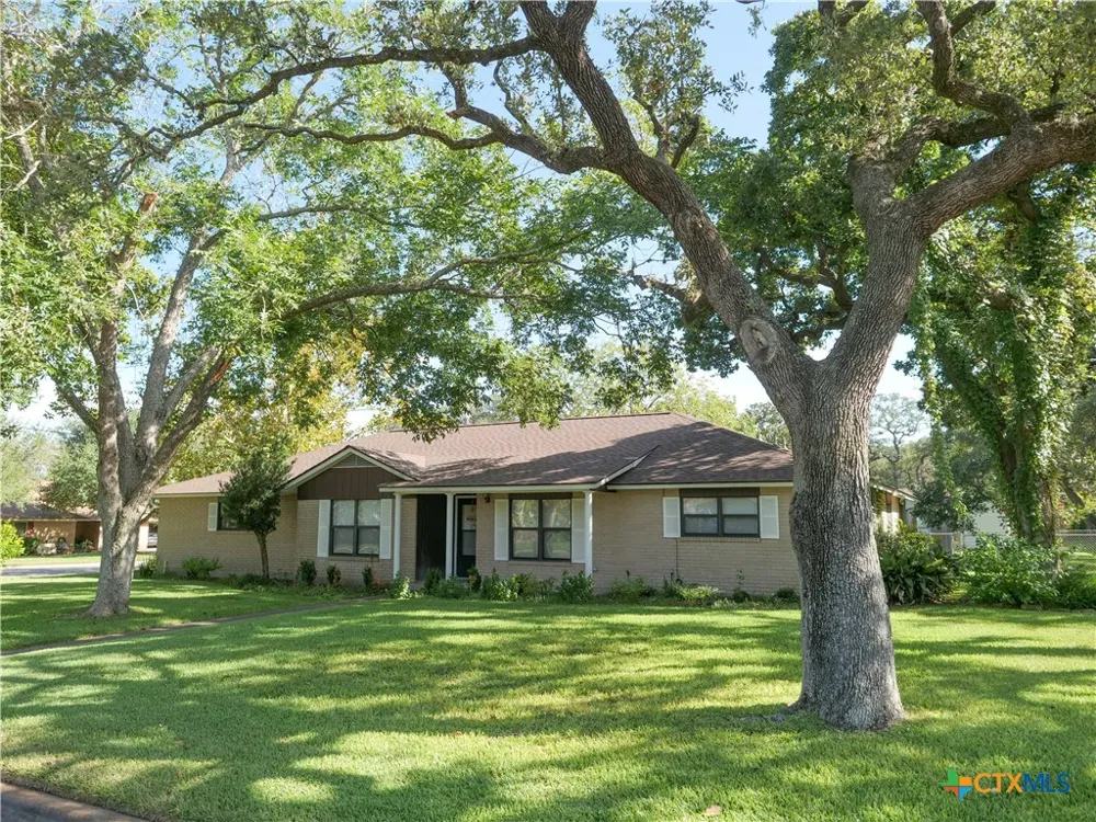 1209 E Morgan Cuero, TX 77954