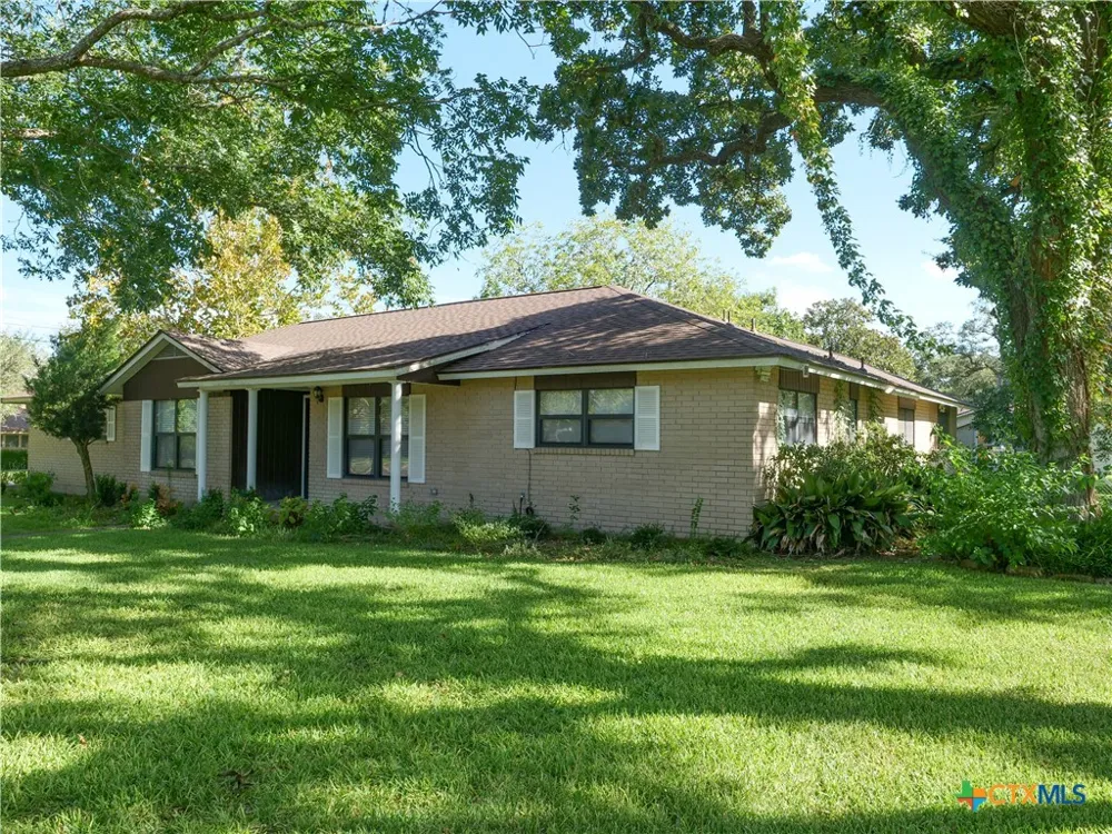 1209 E Morgan Cuero, TX 77954