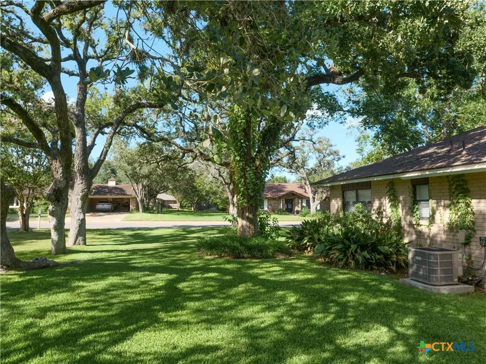 1209 E Morgan Cuero, TX 77954