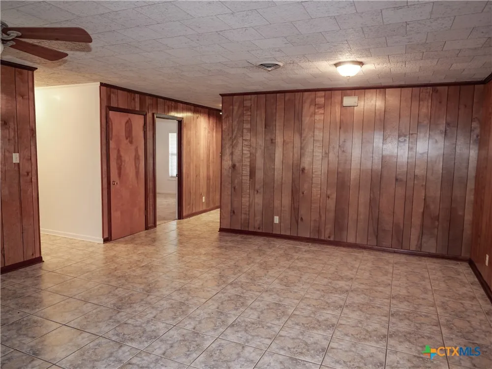 1209 E Morgan Cuero, TX 77954