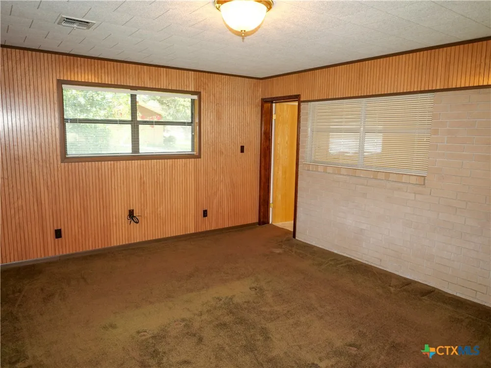 1209 E Morgan Cuero, TX 77954