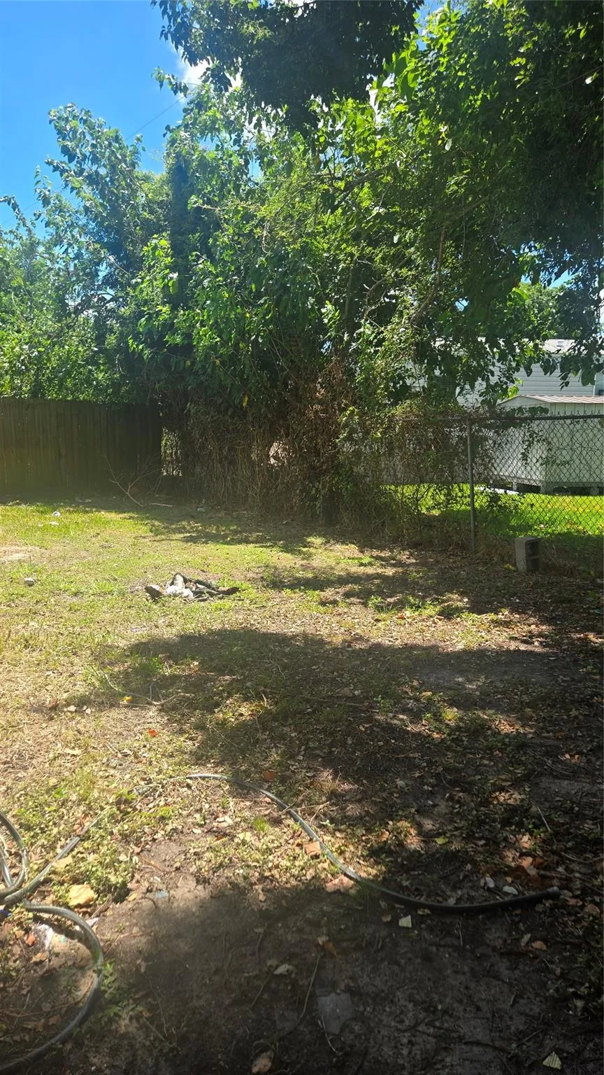 3810 Chanterway Street Bacliff, TX 77518