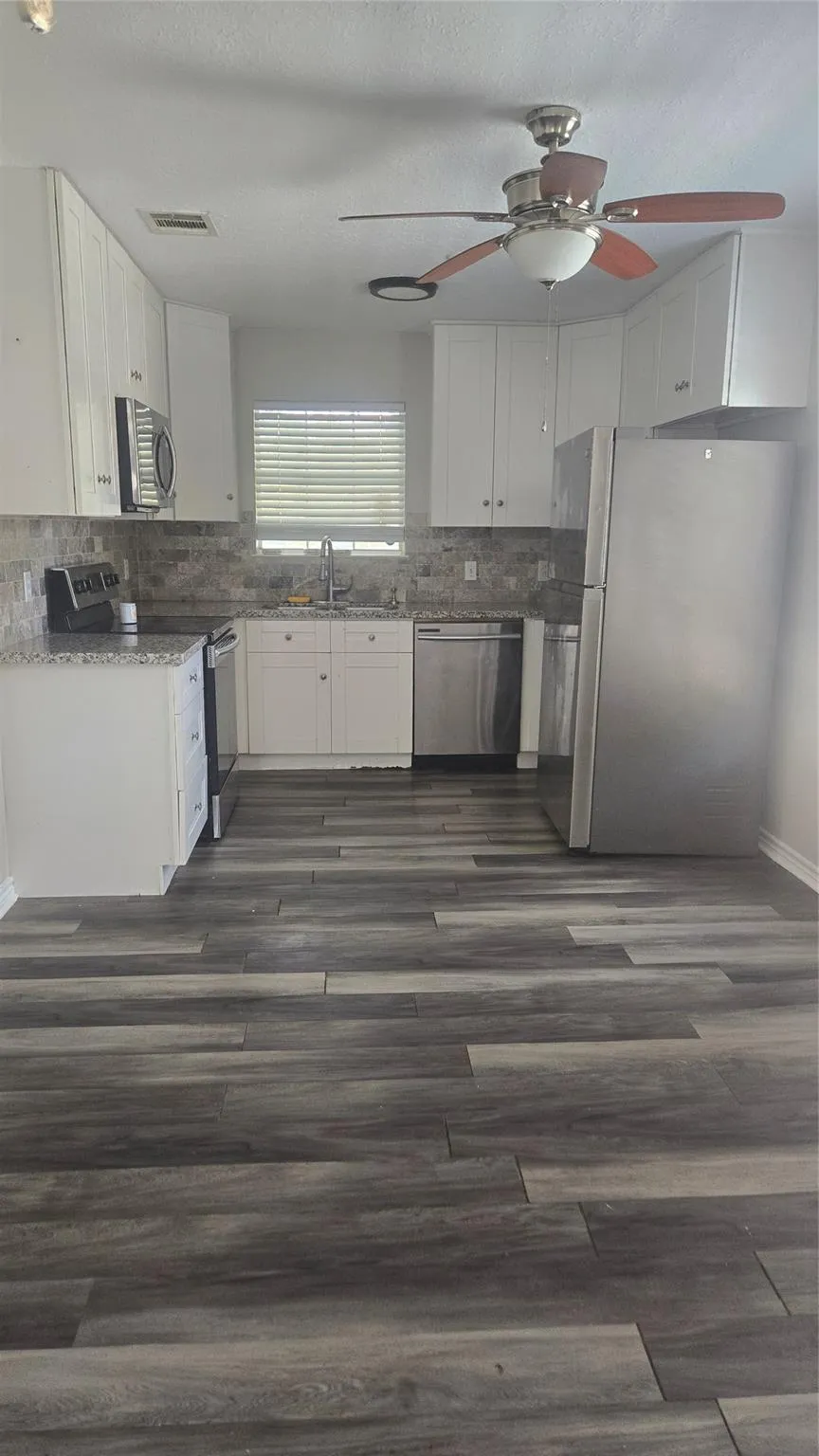 3810 Chanterway Street Bacliff, TX 77518