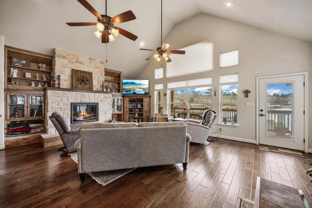 507 W Lake Shore Drive Livingston, TX 77351