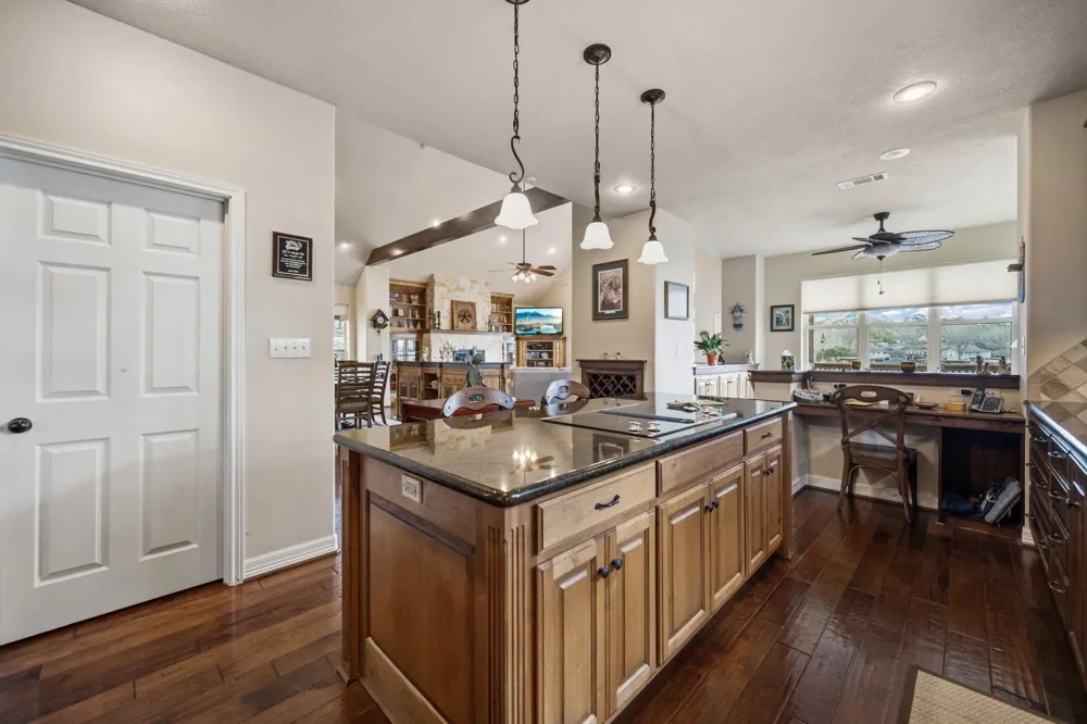 507 W Lake Shore Drive Livingston, TX 77351