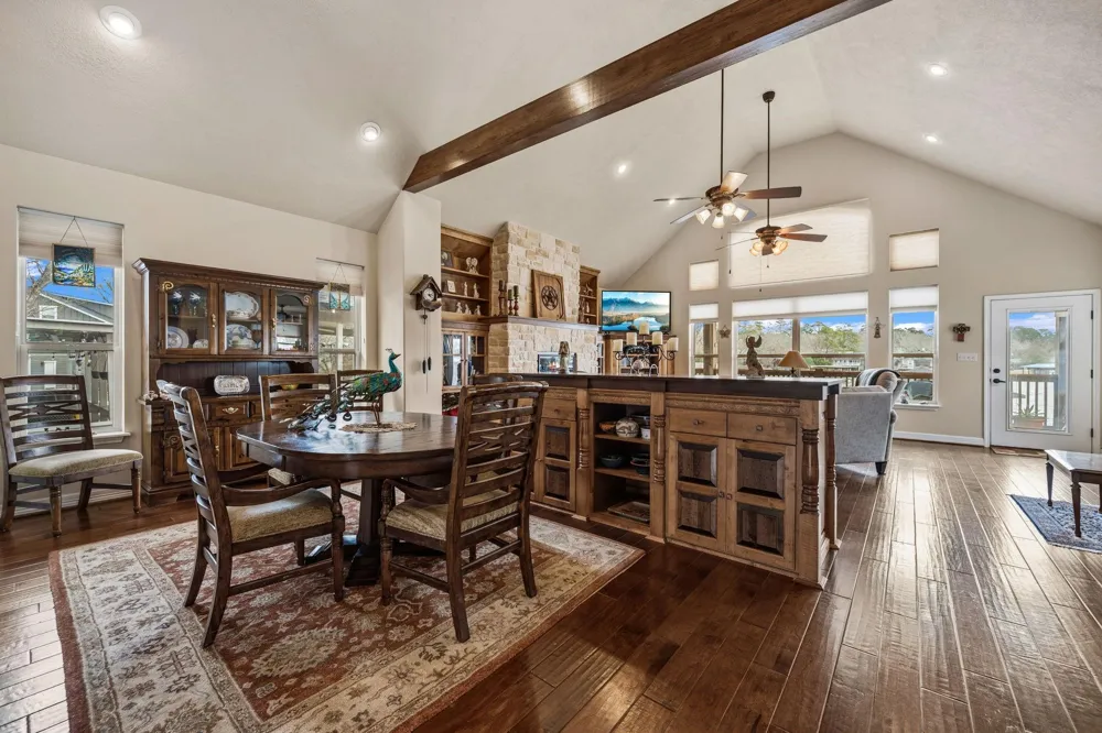 507 W Lake Shore Drive Livingston, TX 77351