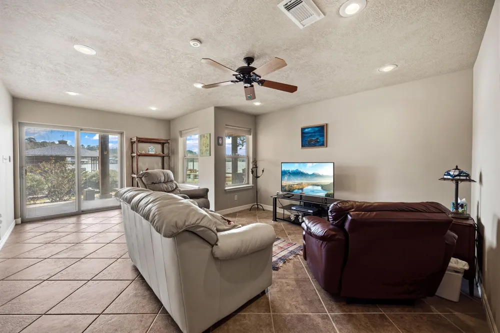 507 W Lake Shore Drive Livingston, TX 77351