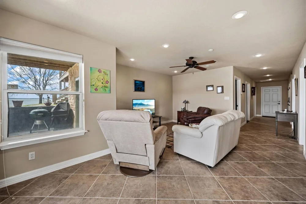 507 W Lake Shore Drive Livingston, TX 77351