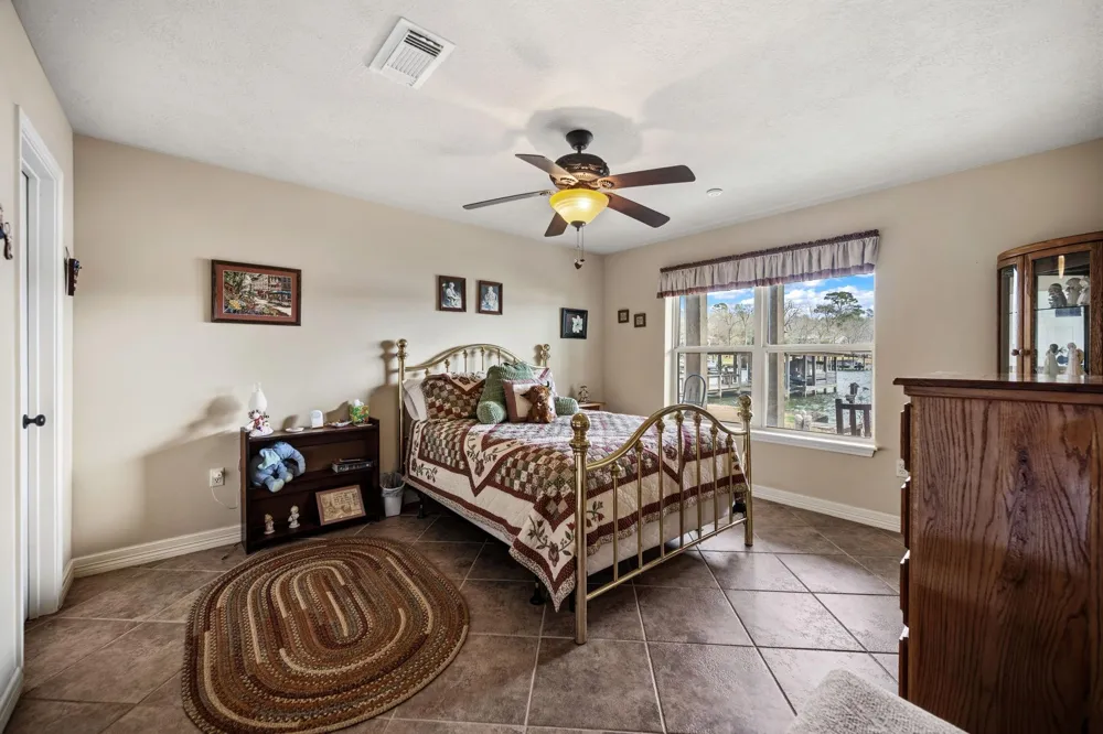 507 W Lake Shore Drive Livingston, TX 77351