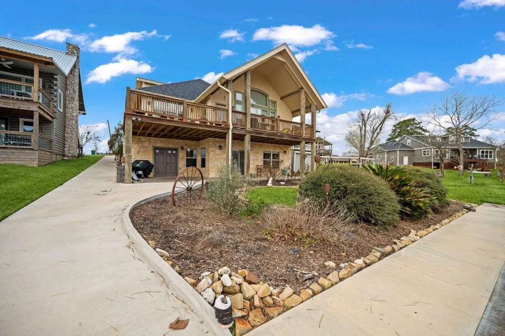 507 W Lake Shore Drive Livingston, TX 77351