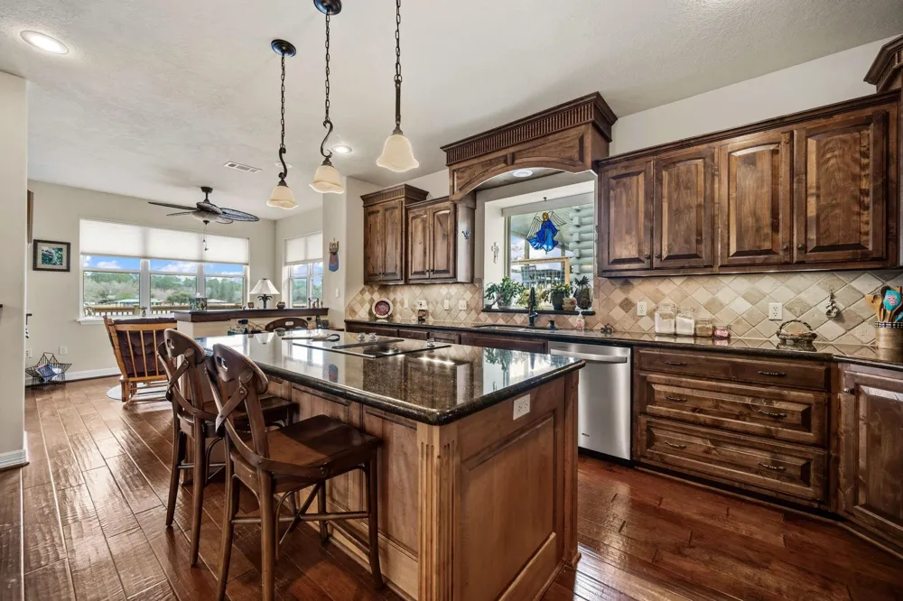507 W Lake Shore Drive Livingston, TX 77351