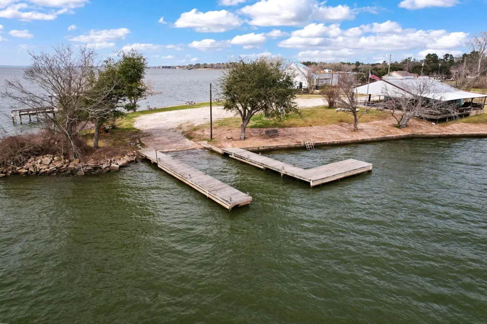 507 W Lake Shore Drive Livingston, TX 77351