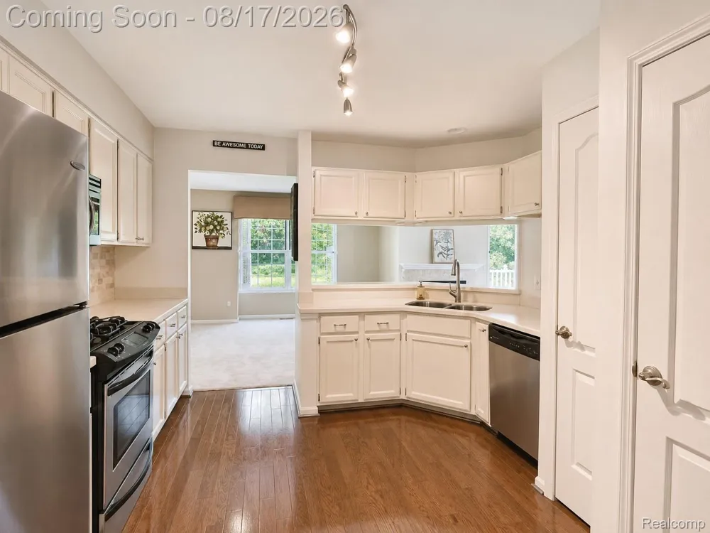 1168 Fairways Boulevard Troy City, MI 48085