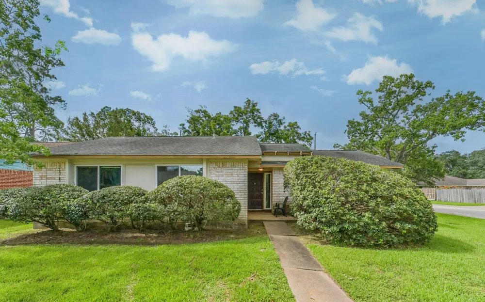 1749 Dolphin Drive Seabrook, TX 77586
