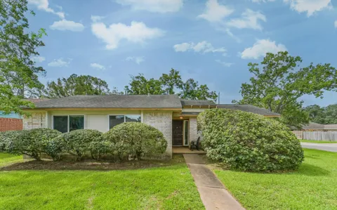 1749 Dolphin Drive