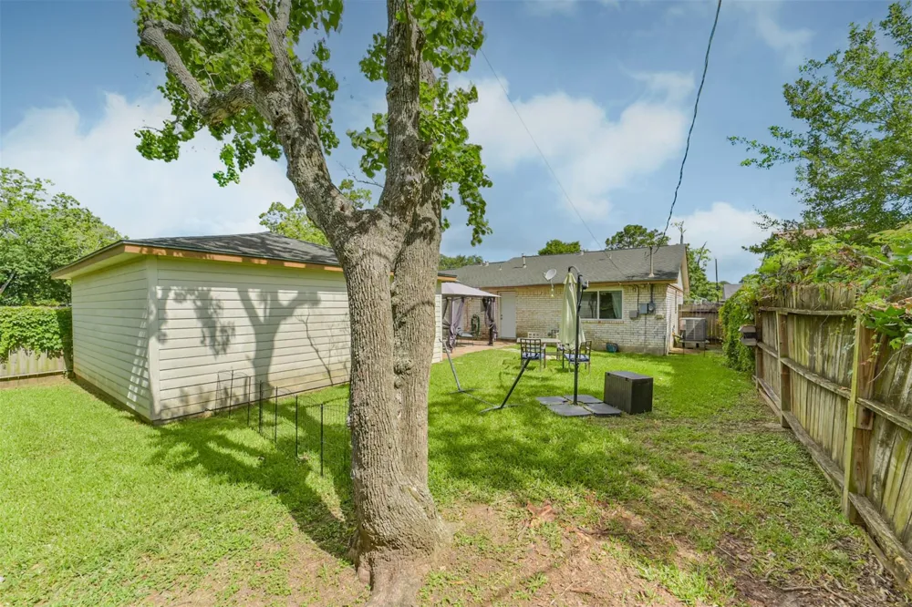 1749 Dolphin Drive Seabrook, TX 77586