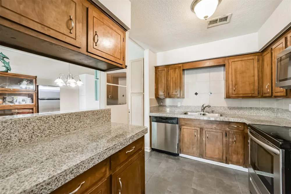 1749 Dolphin Drive Seabrook, TX 77586