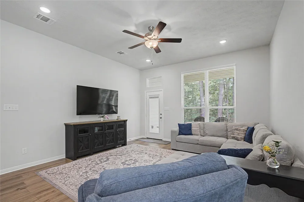 3721 Youpon Lane Huntsville, TX 77340
