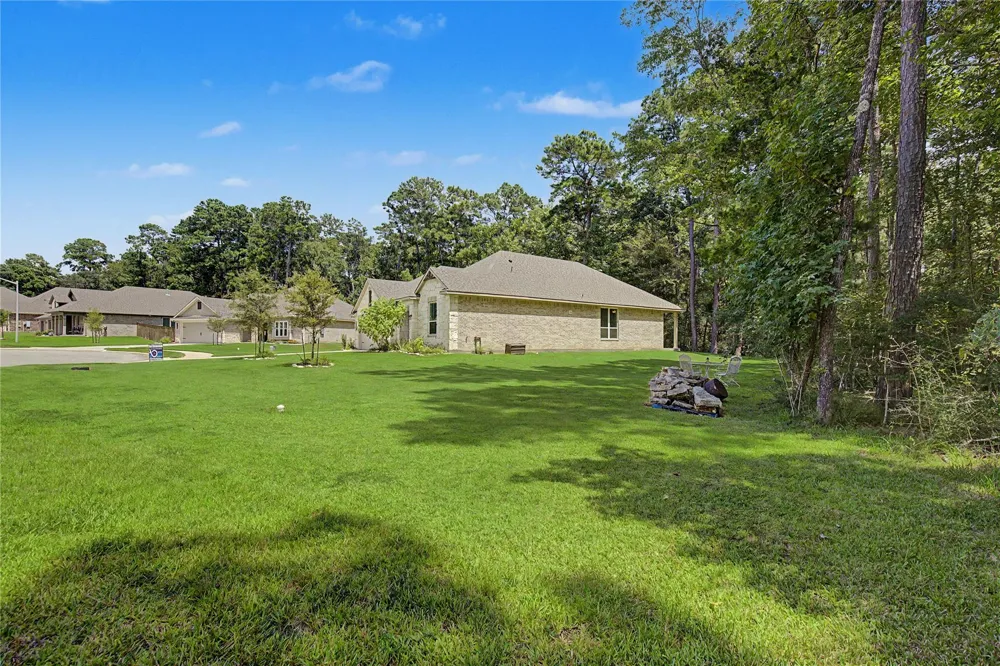 3721 Youpon Lane Huntsville, TX 77340